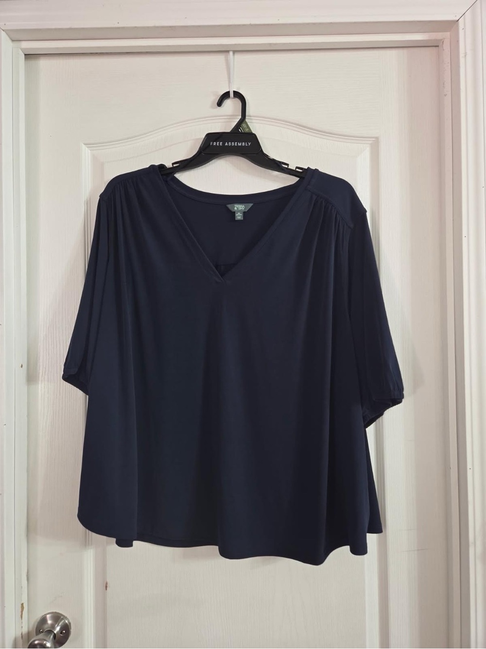 Terra & Sky Women’s Navy Flowy Blouse NWT Sz 4X. JY-26